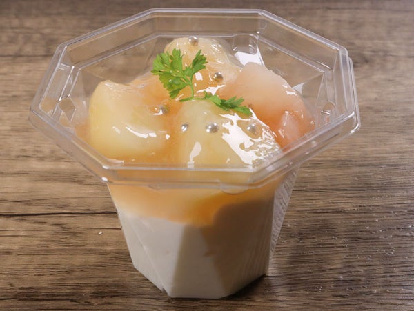 ひんやり白桃のきらきら杏仁豆腐